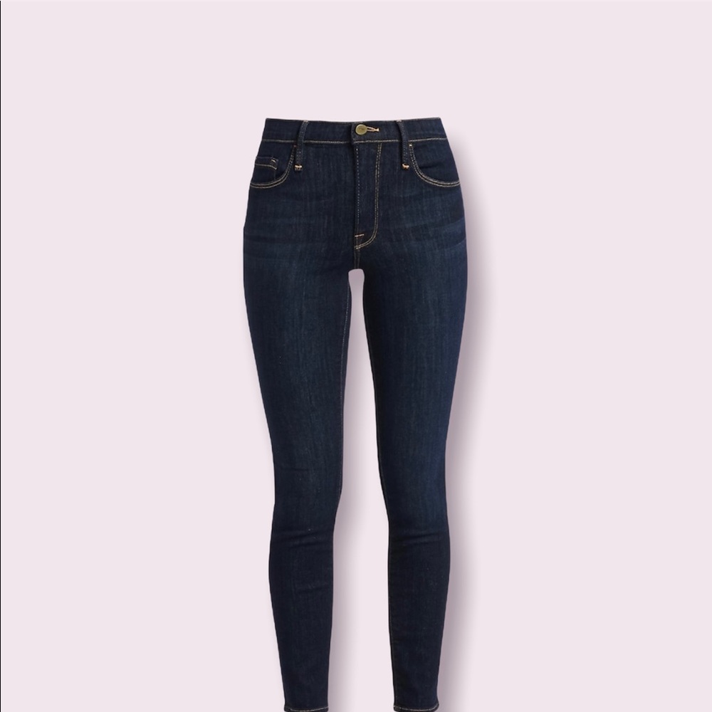 Frame Le Skinny De Jean size 29. Dark wash jeans.